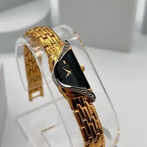 Vintage Seiko half moon whit real diamond, 18mm size case, 7in wrist bracelet.